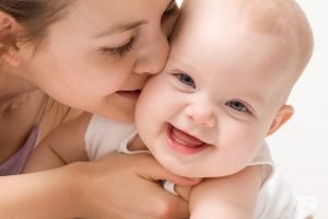 bebek-emzirmenin-anneye-faydalari