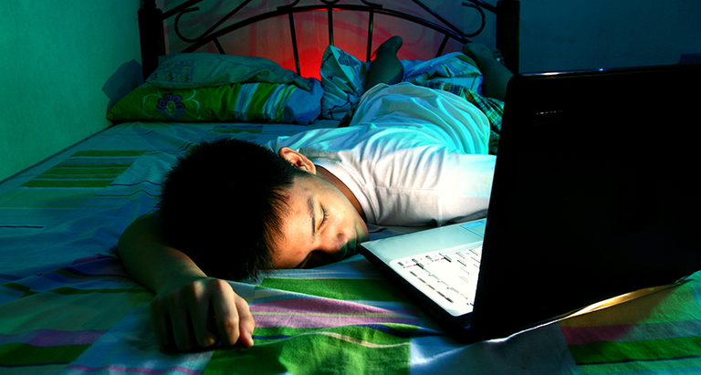 Evening screen time can sabotage sleep | Science News for Students