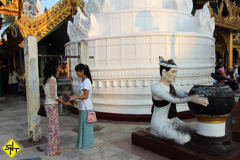 Siga Nossa Trilha - Myanmar - Pagode de Shwedagon