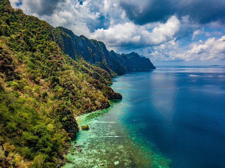 Isla Cueva Coron Hike