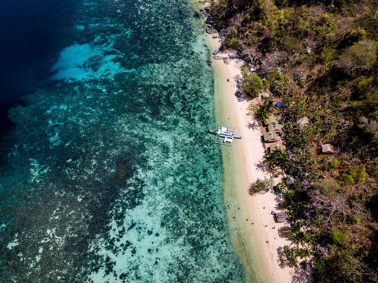 Isla Cueva Coron