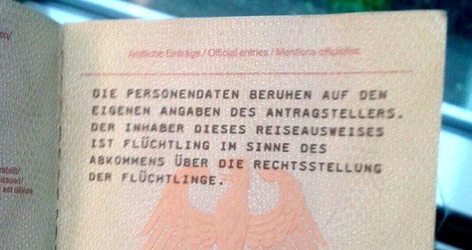 Die Personendaten beruhen auf den eigenen Angaben des Antragsstellers. Der Inhaber dieses Reiseausweises ist Flüchtling im Sinne des Abkomens über die Rechtsstellung der Flüchtlinge.