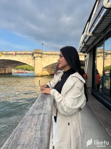 [Eng/Esp] Seine River Cruise with the Eiffel Tower in the Background ✨🛥️ Paseo por el Río Sena con la Torre Eiffel de Fondo