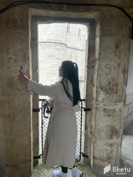 A Royal Visit to Château de Vincennes 👑✨ Una visita real al Castillo de Vincennes