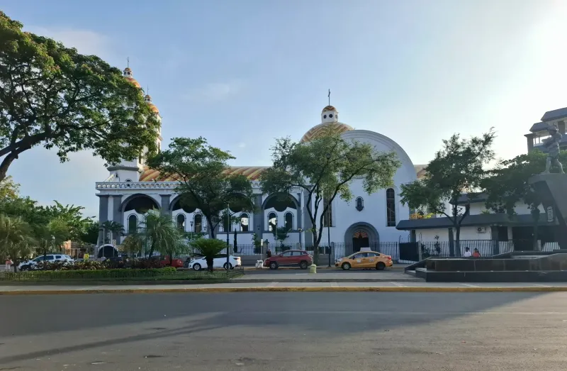 La Catedral de Portoviejo: Conoce más de mi ciudad [ESP-ENG]