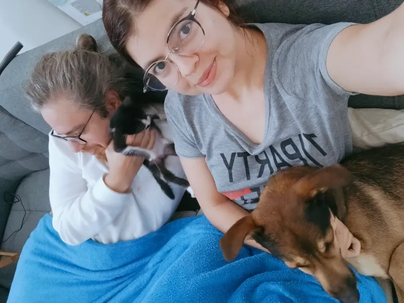 There are now 4 of us 🥰. Meet my kitty Riley🐈.