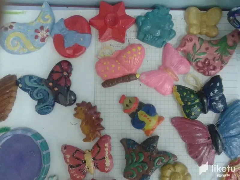  Plaster figures