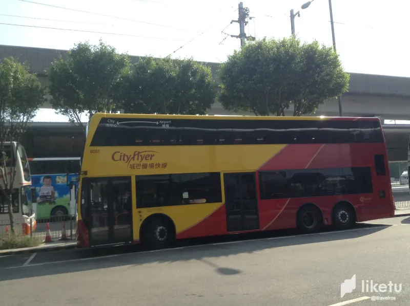 Admiring the Hong Kong Transportation and Infrastracture from the airport to the city center
