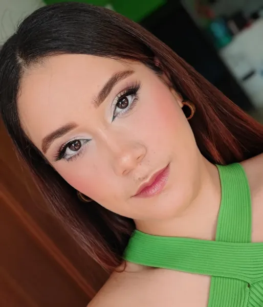 Maquillaje social sencillo con un delineado|Simple social makeup with eyeliner 