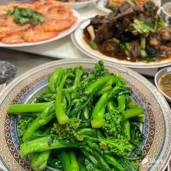 Food tastes better with family and friends