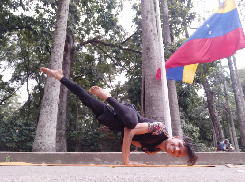 Eka Pada Koundinyasana