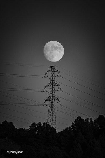 "Power Pole meets Moon" / "Strommast trifft Mond" #Monomad