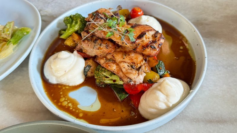 Terttulia, where breezy plates meet villa days.