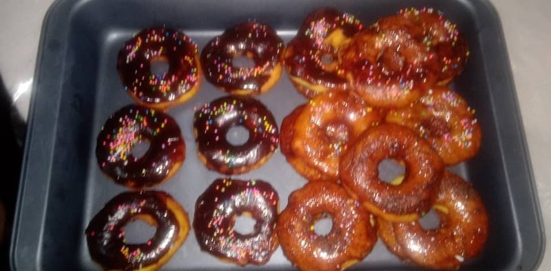 👩‍🍳Mi primera vez realizando donas con glaseado de chocolate./👩‍🍳My first time making doughnuts with chocolate glaze.