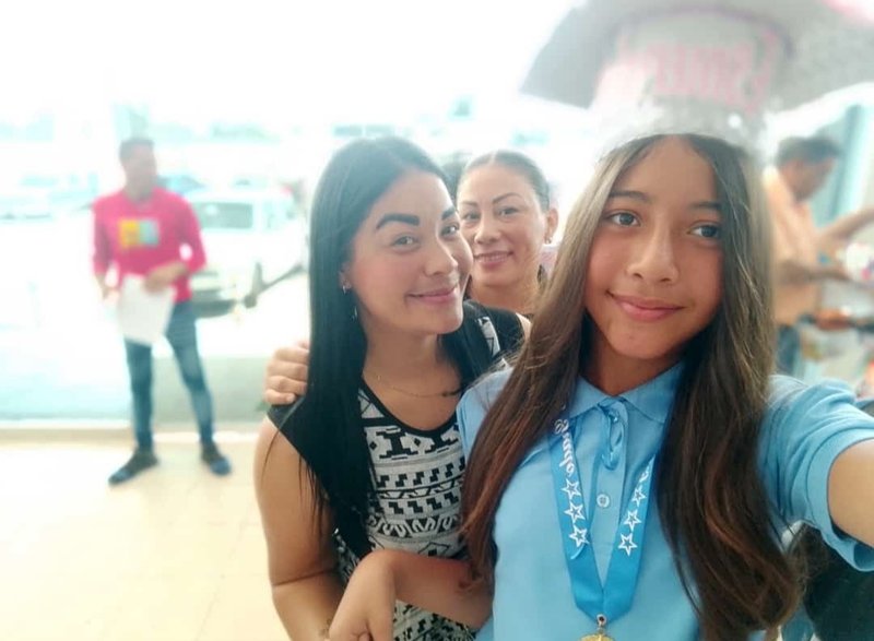 Tu felicidad es mi felicidad hija. / Your happiness is my happiness daughter.