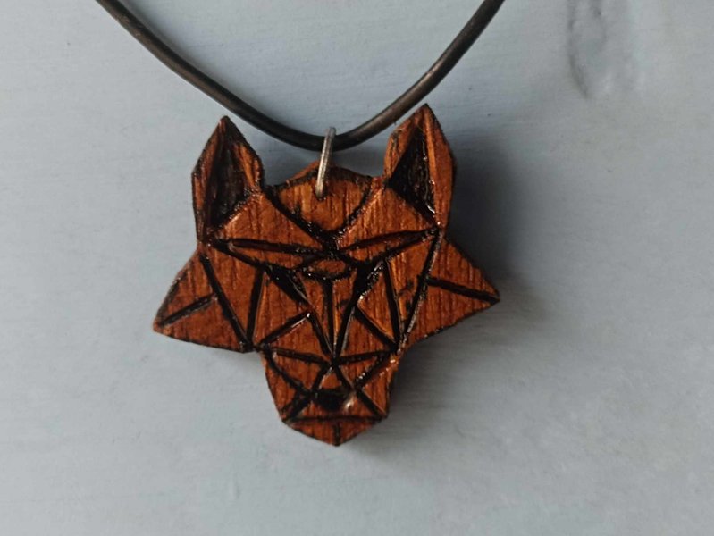 Splinterlands Art Contest 347 - Vulguine - Tribal necklace carved in wood [ENG-ESP]