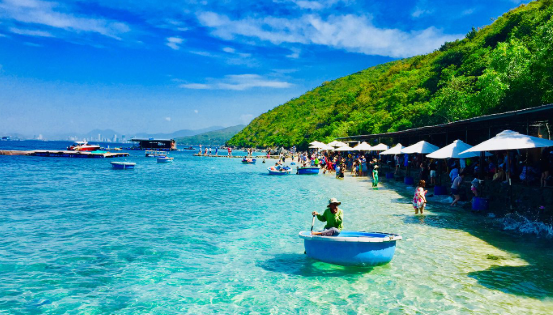 Vietnam considering long-term "golden visa!"   Don't get excited... you wont be eligible
