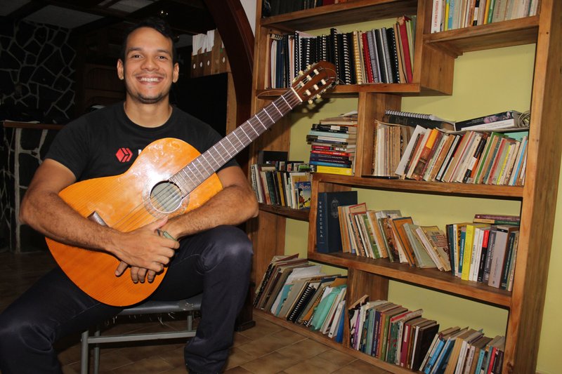 Vibes Web3 Music Competition Week 34. Sabrina - Yorman Kowalski . By @guitarmcy