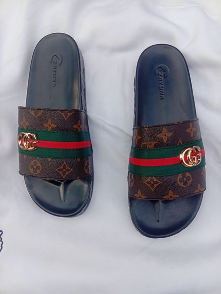 IS SLIDE PALM SLIPPERS FOR BOYS OR MAN/// CREATIVE SUNDAY ON CRAFTING SLIDE