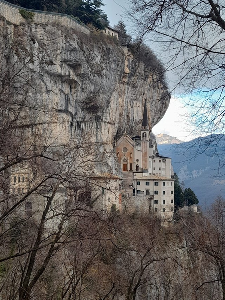 An Architectural Masterpiece amidst Rocks and History
