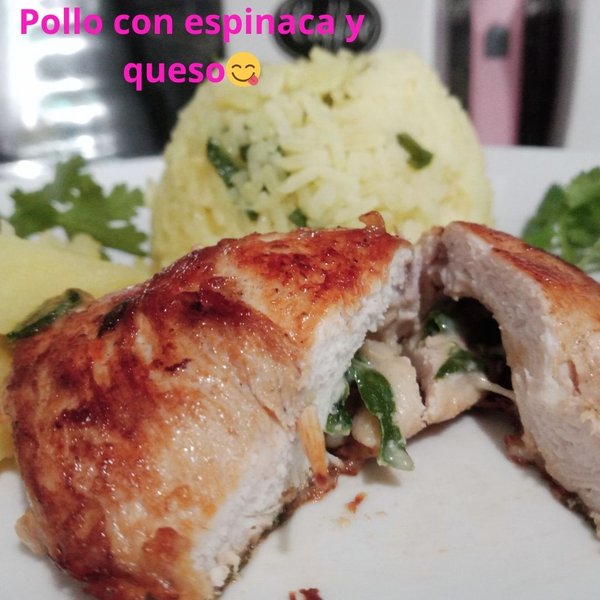 [ENG/ESP] A delicious lunch: Chicken breast stuffed with spinach and mozzarella cheese😋☘️ - Un almuerzo delicioso: Pechuga de pollo rellena de espinaca con queso mozzarella😋☘️