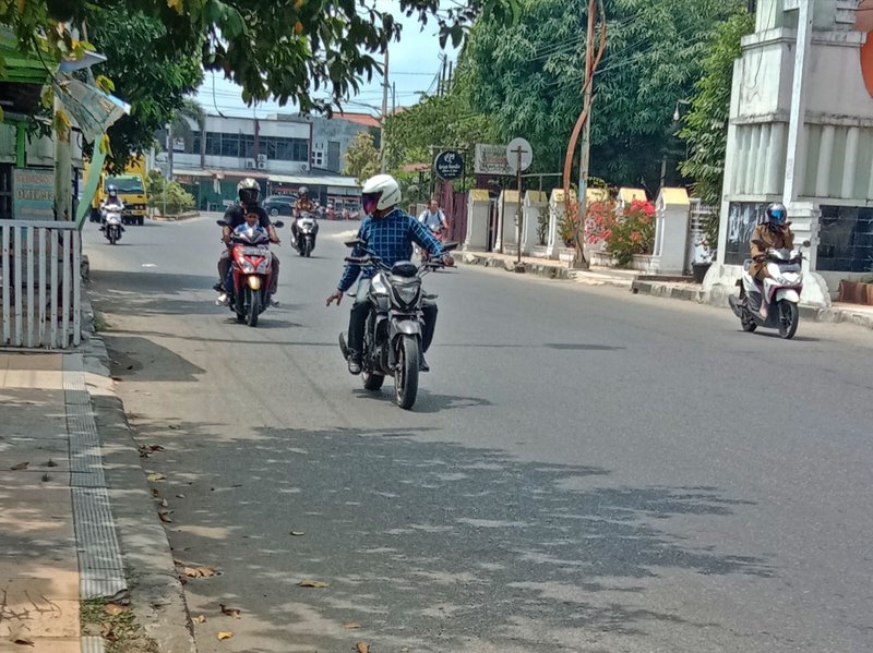 photography ||| atmosphere on the main road to enter Lhokseumawe city
