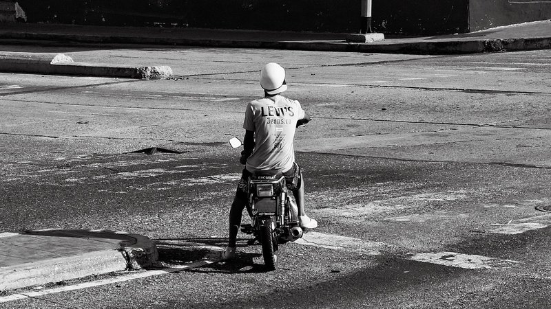 Monomad: A Saturday of motorcycles - Street photography #163 [Eng/Esp]