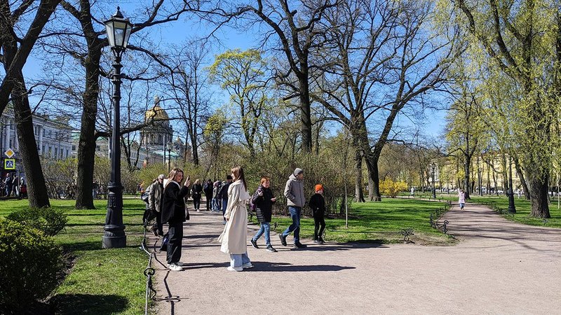 Beautiful Sunday: a walk around the city and a visit to a museum in St. Petersburg