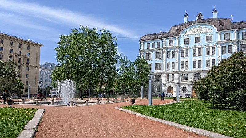 Wednesday Walk around the house of Emperor Peter the Great