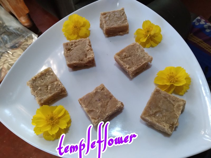 Milk toffee made with coconut milk, without using condensed milk, and with even more flavor.