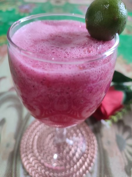 Back to making Tomato dragon fruit smoothies.