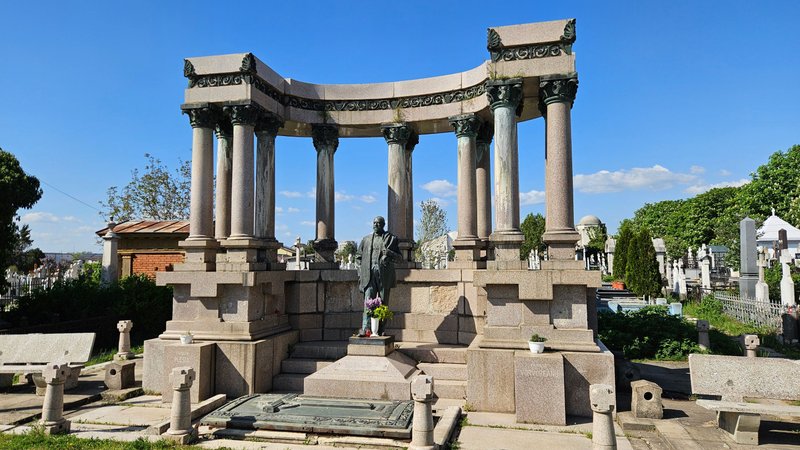 We opened the last gate of this world in the Ungureni cemetery in Craiova, Romania