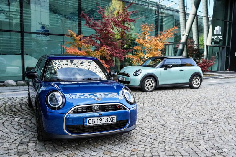 New MINI Cooper S Hot Hatch Poses With Three And Five ...