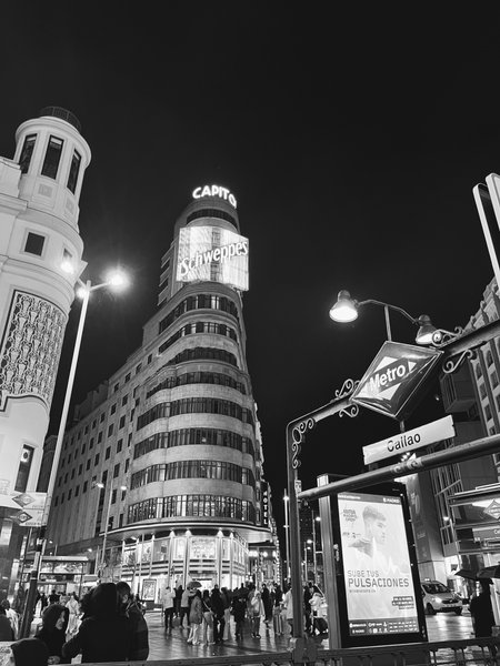 A bit of Madrid in black and white.