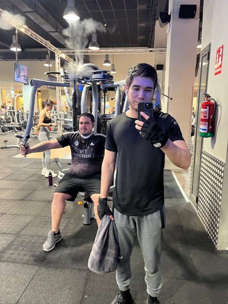 Día de gym - Pero con dieta un poco fat😂. // Gym day - But with diet a bit fat😂.
