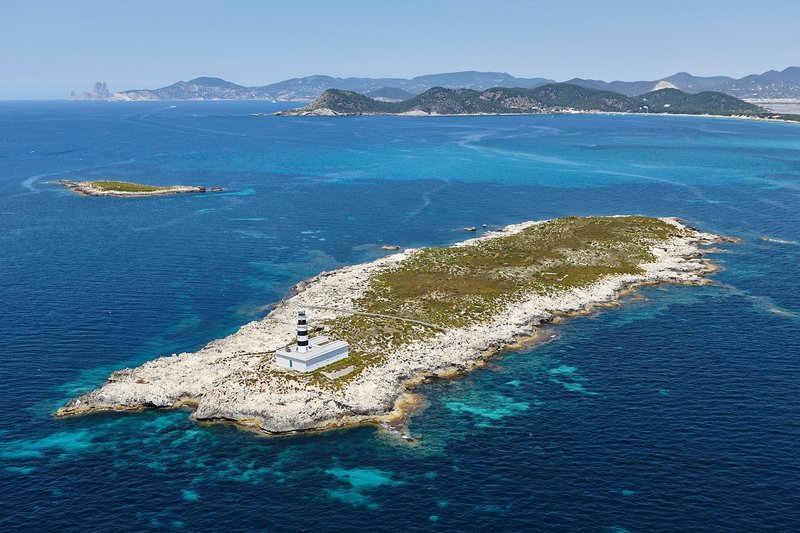 Around The World: #45/5 | The islet from above
