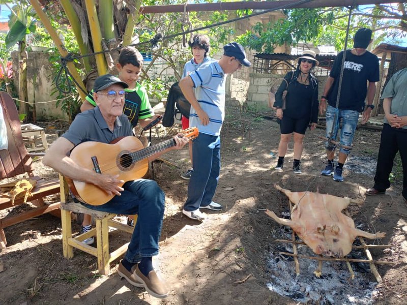 Enjoy music and grilled meat on my patio.