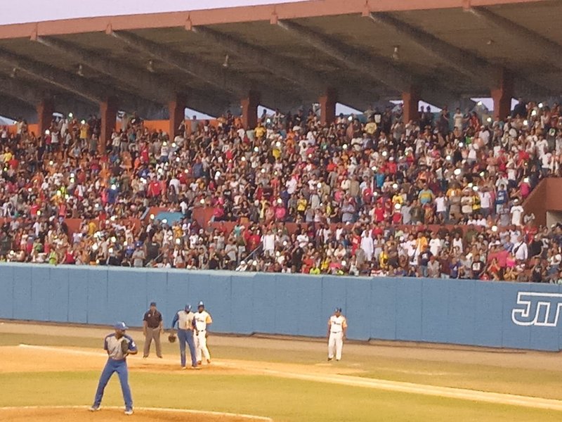 Industriales avanzan a semifinales en un disputado Play Off (Esp/Eng)