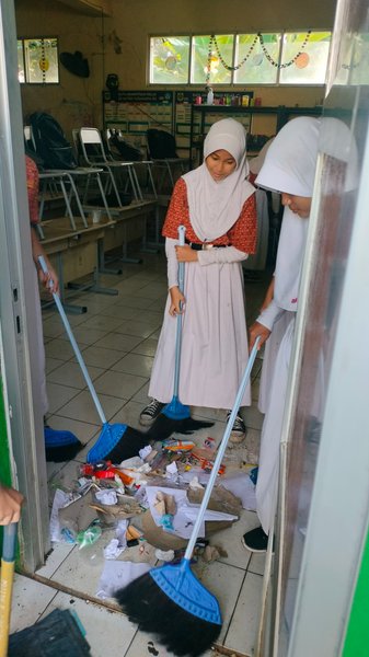 Creating Habits Through Classroom Cleaning Duty