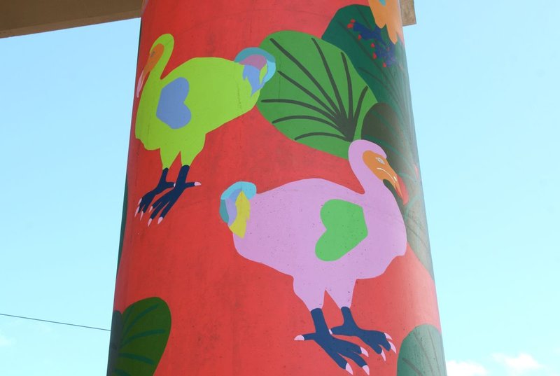 STREET ART #209 – Beautifully decorated pillars in Mauritius