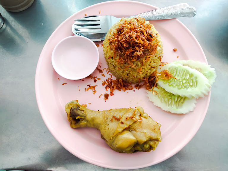 Flavor Explosion! My Go-To Khao Mok Gai at KM.12 – Sakol Guaranteed!