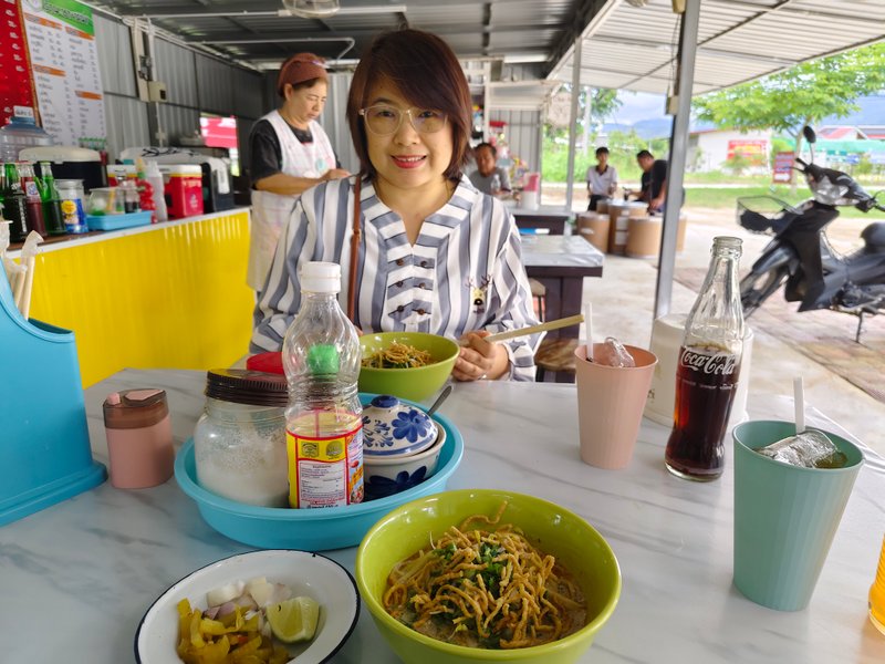 A small restaurant with local northern Thai noodles.