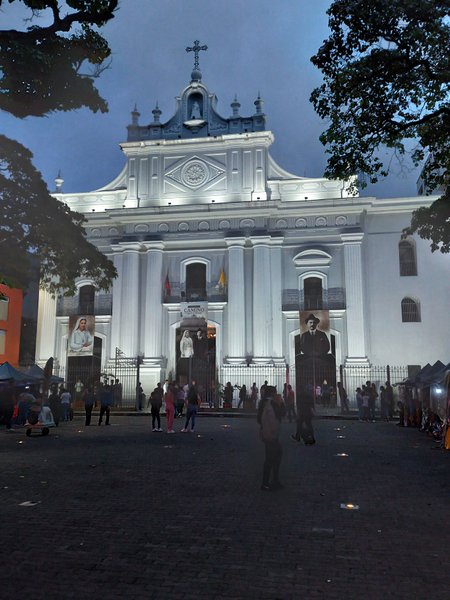PhotoFeed Contest - Street Photography Round 115: Iglesia de la Candelaria / vista nocturna en Semana Santa