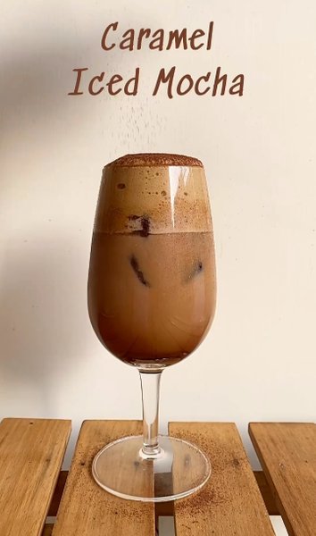 Delicious Caramel Iced Mocha Coffee by @eshafatima 01