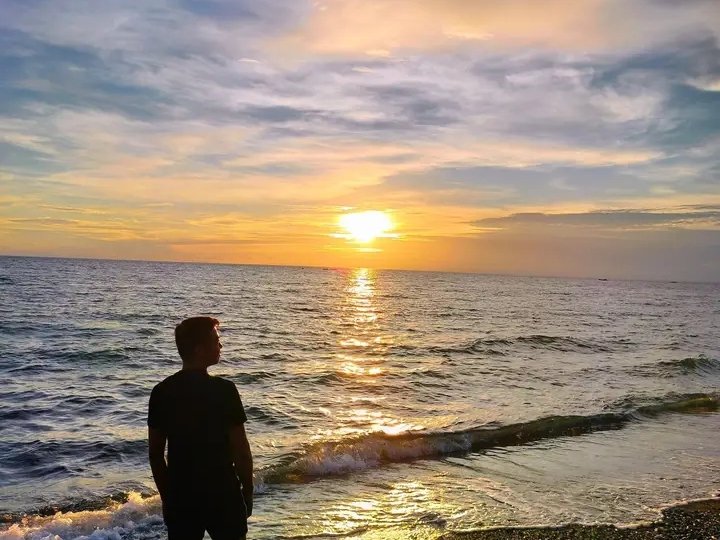 Miss the twilight of the evening that goes down, full of charm
