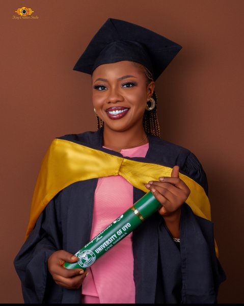 ( ENG/ ESP) Throwback to My Cousin Sister’s Convocation at UniUyo /