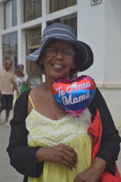 El Día de las Madres en Guanabacoa// Mother's Day in Guanabacoa (ESP- ENG) 