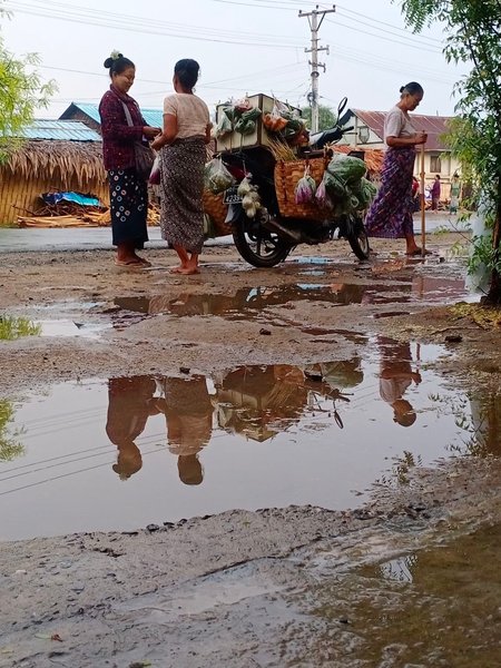 Reflection of Shopped People