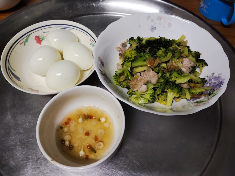 What Could Be Happier Than... Boiled Eggs & Stir-Fried Broccoli with Pork Slices!