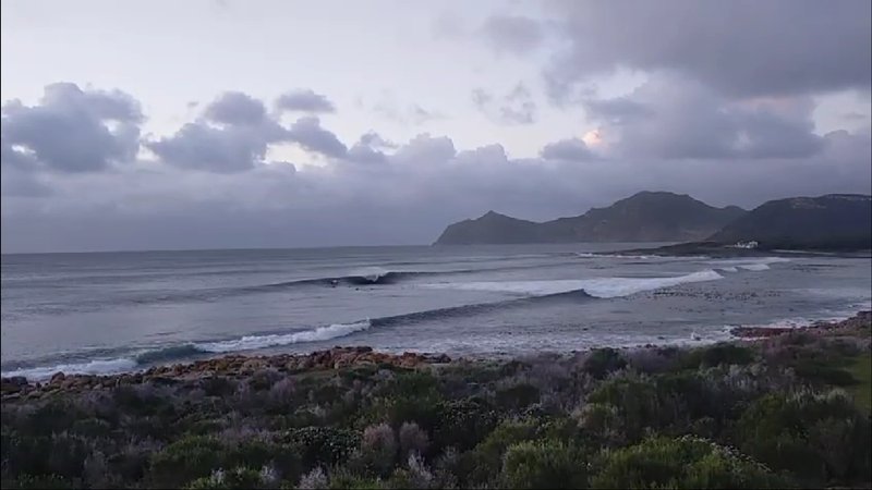 SURFING (ENG/POR): A winter storm creates that rare break again! BB🐝